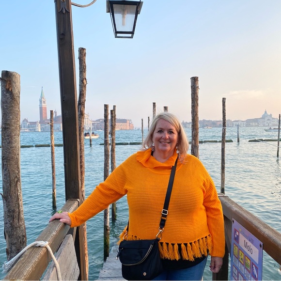 Meet your Posher, Suzanne - Picture 1 of 1